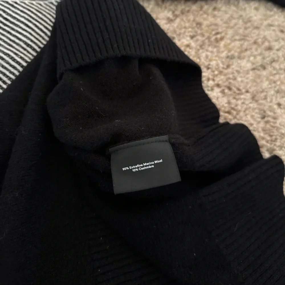 Summersalt Luxe Cashmere Blend Two Tone Sweater in Charcoal size Medium - Picture 10 of 12